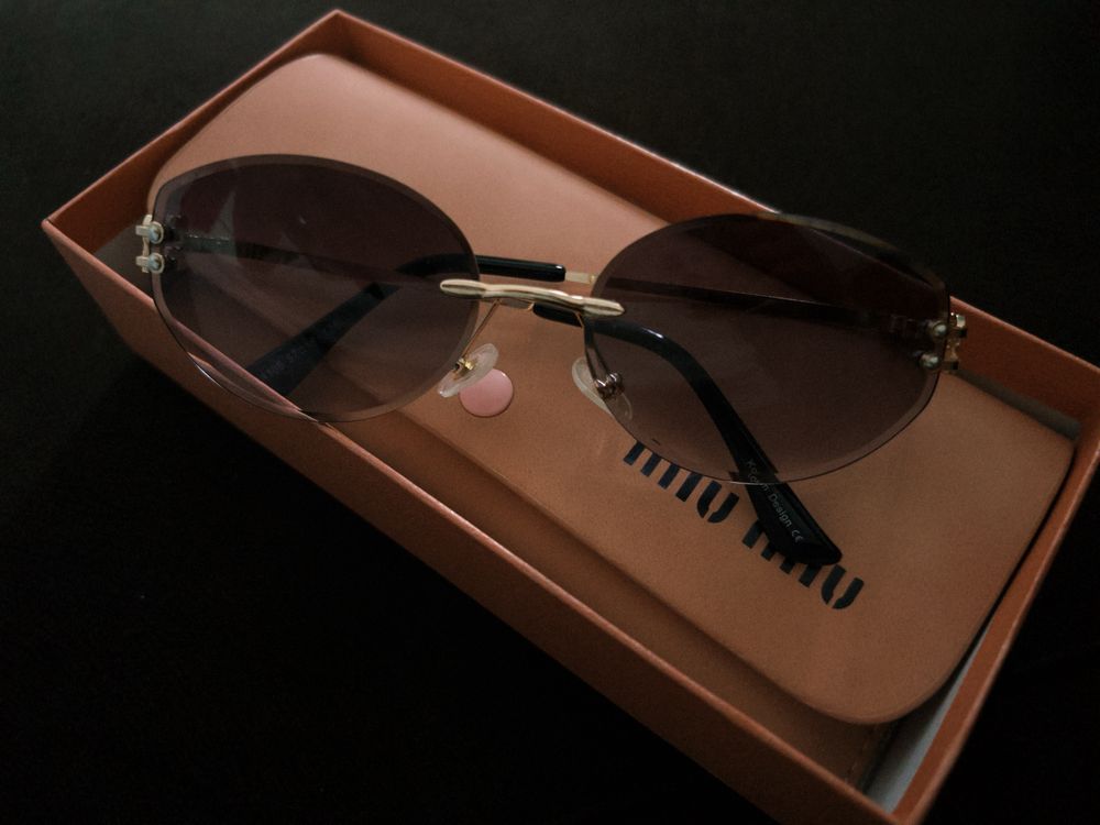 Продаю женские очки miu miu