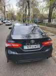 Автомобиль тойота камри 2020
