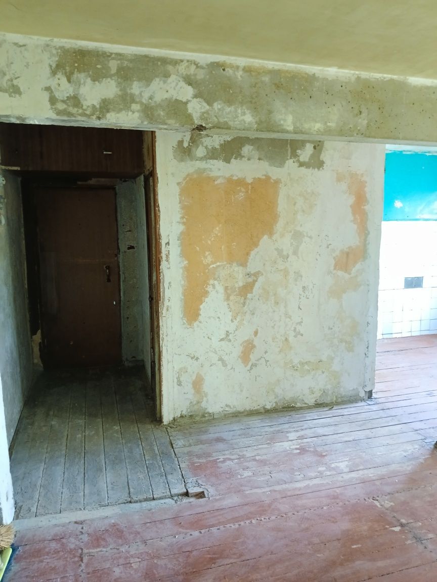 Продам 3 х комн квар. 2-52-4 этаж.