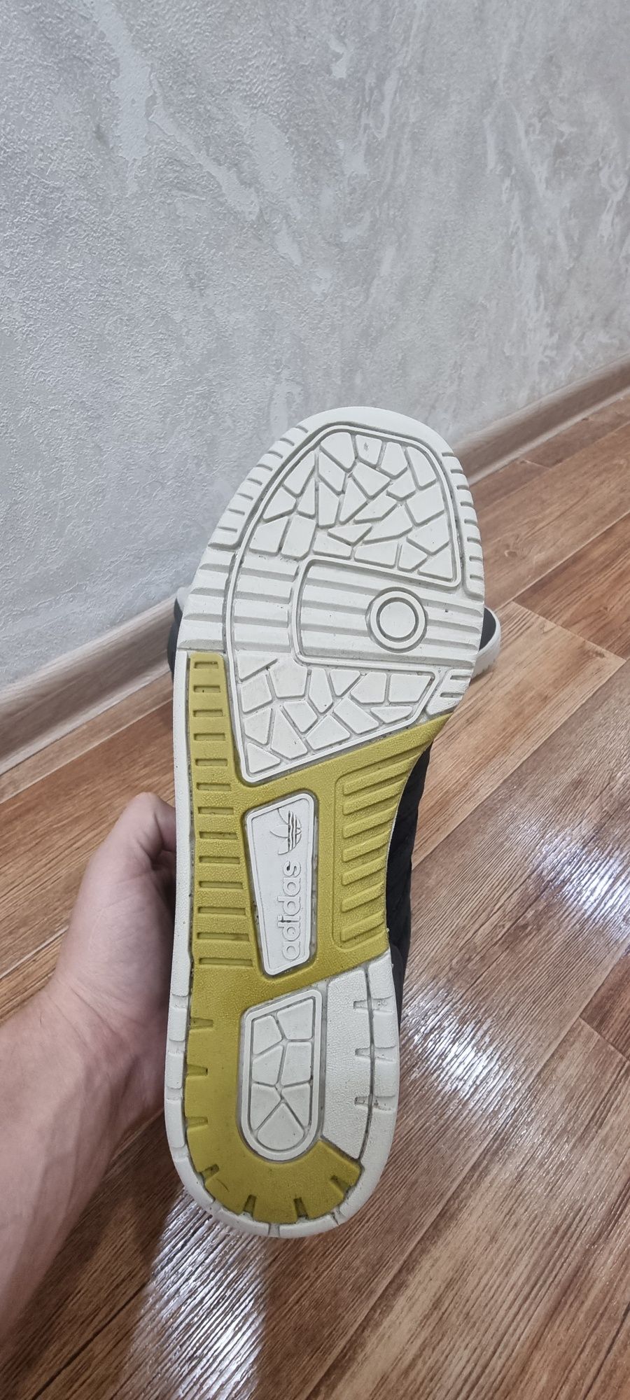 Продам кроссовки adidas (оригинал)