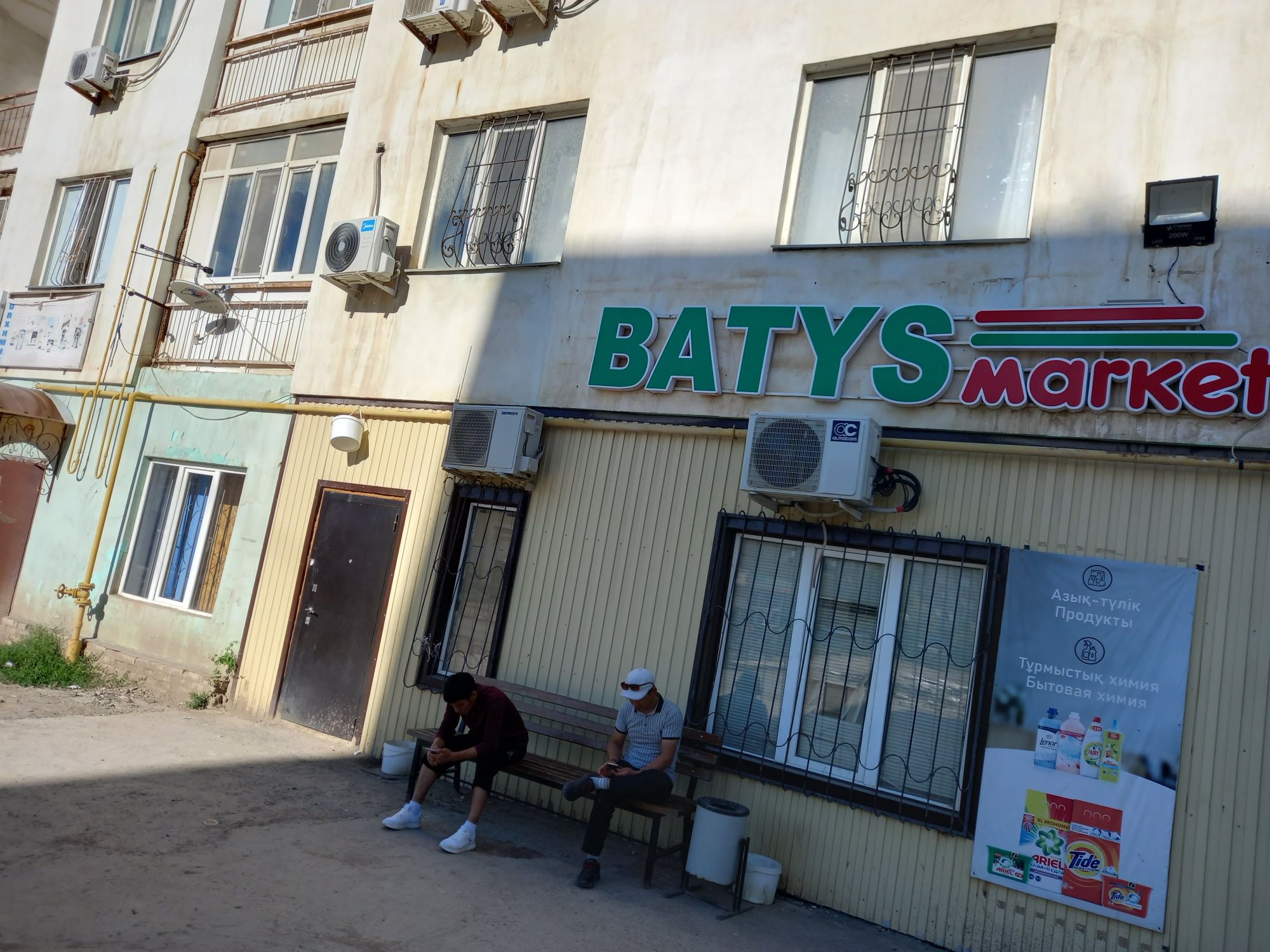 Продаю или меняю, двух комнатную квартиру на первом этаже, мкр Нурсая
