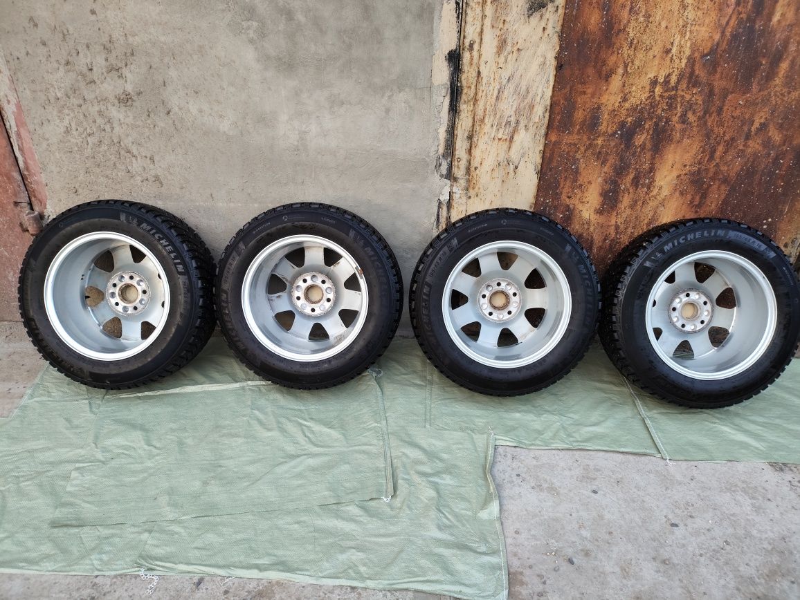 Продам 195/65/15  зимнюю резину Michelin