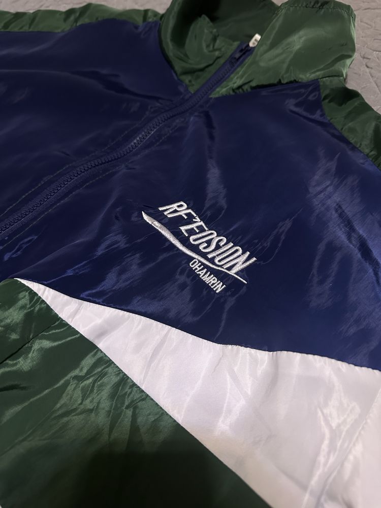 Продам ветровку (Новая)