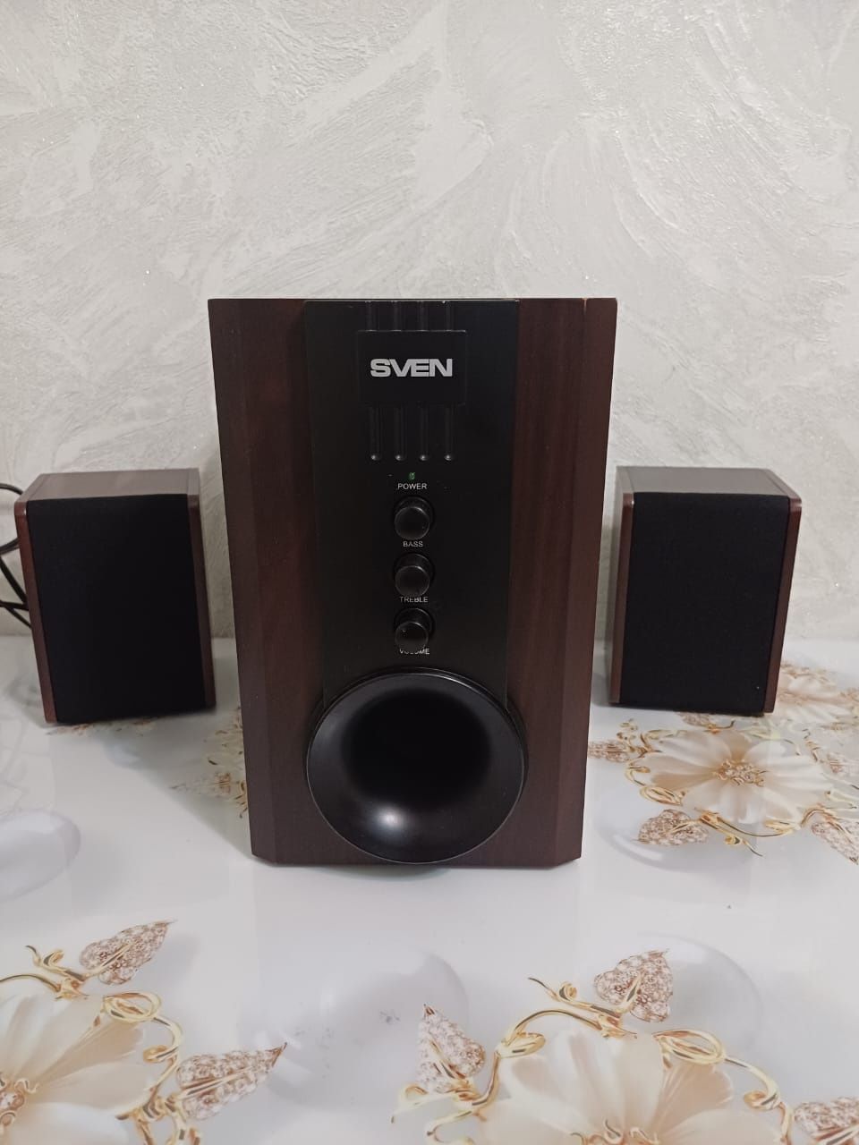 Продаётся колонка Sven.