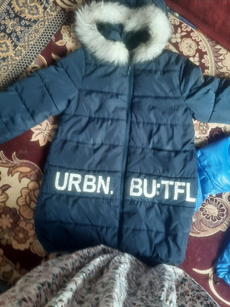 Продам куртки девочек 8-9-10-11лет куртви отличный состояние .