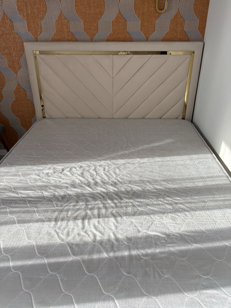 Продаётся двухспальная кровать