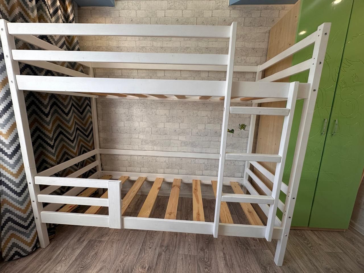 Продам двухъярусную кровать