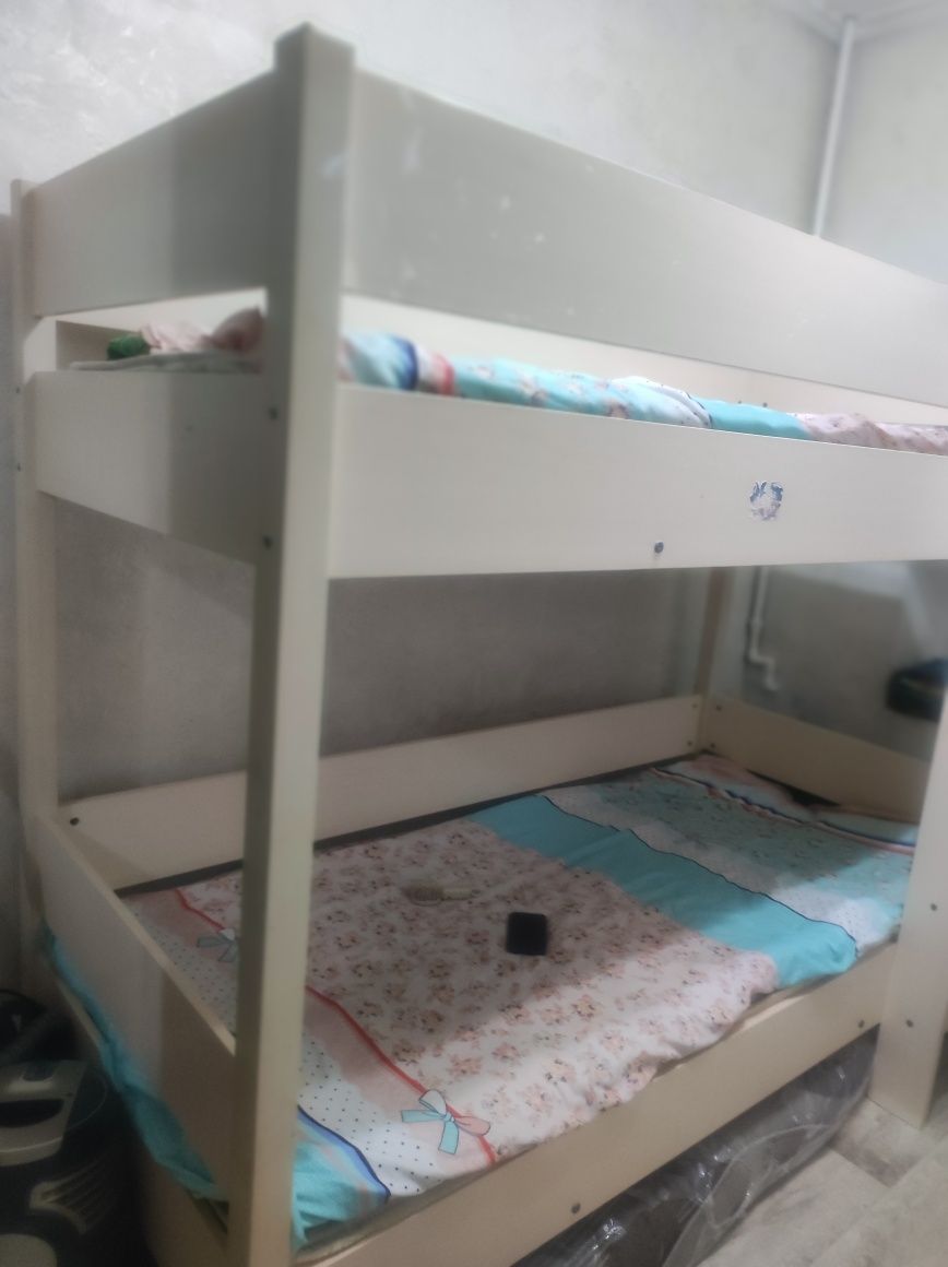 Продам двухъярусную кровать