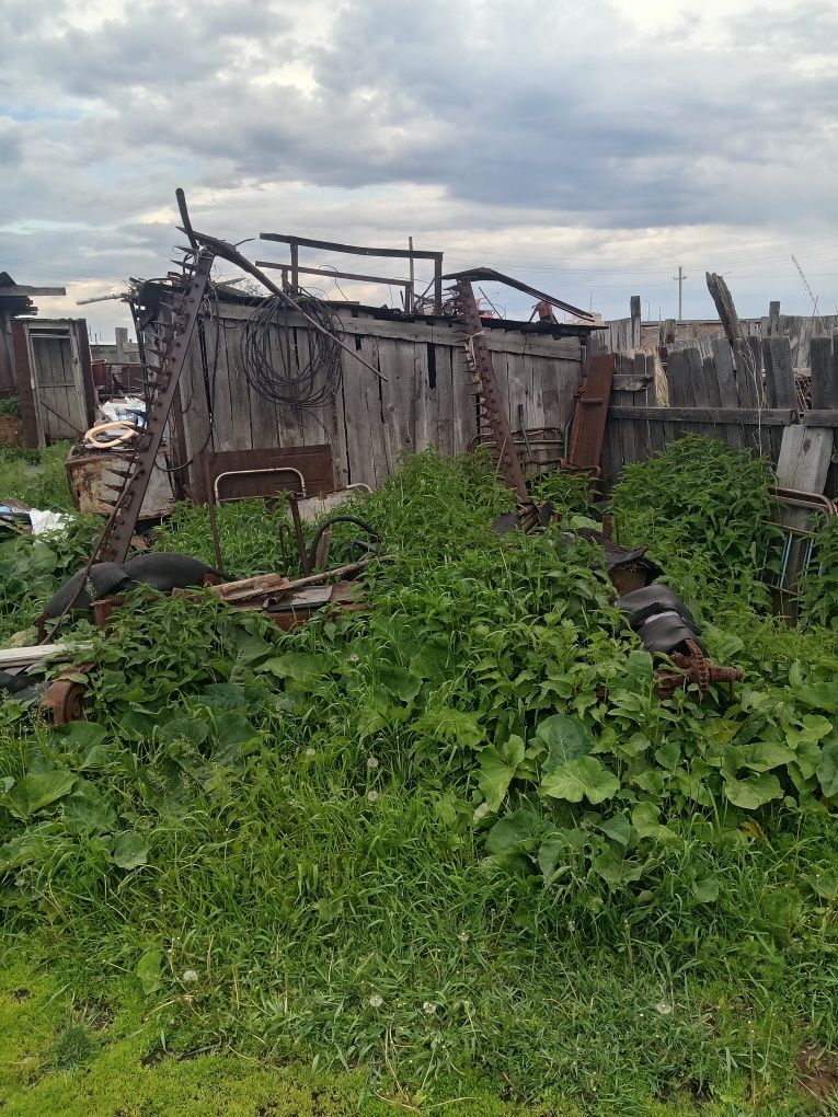 Продам трактор с оборудованием комплект.