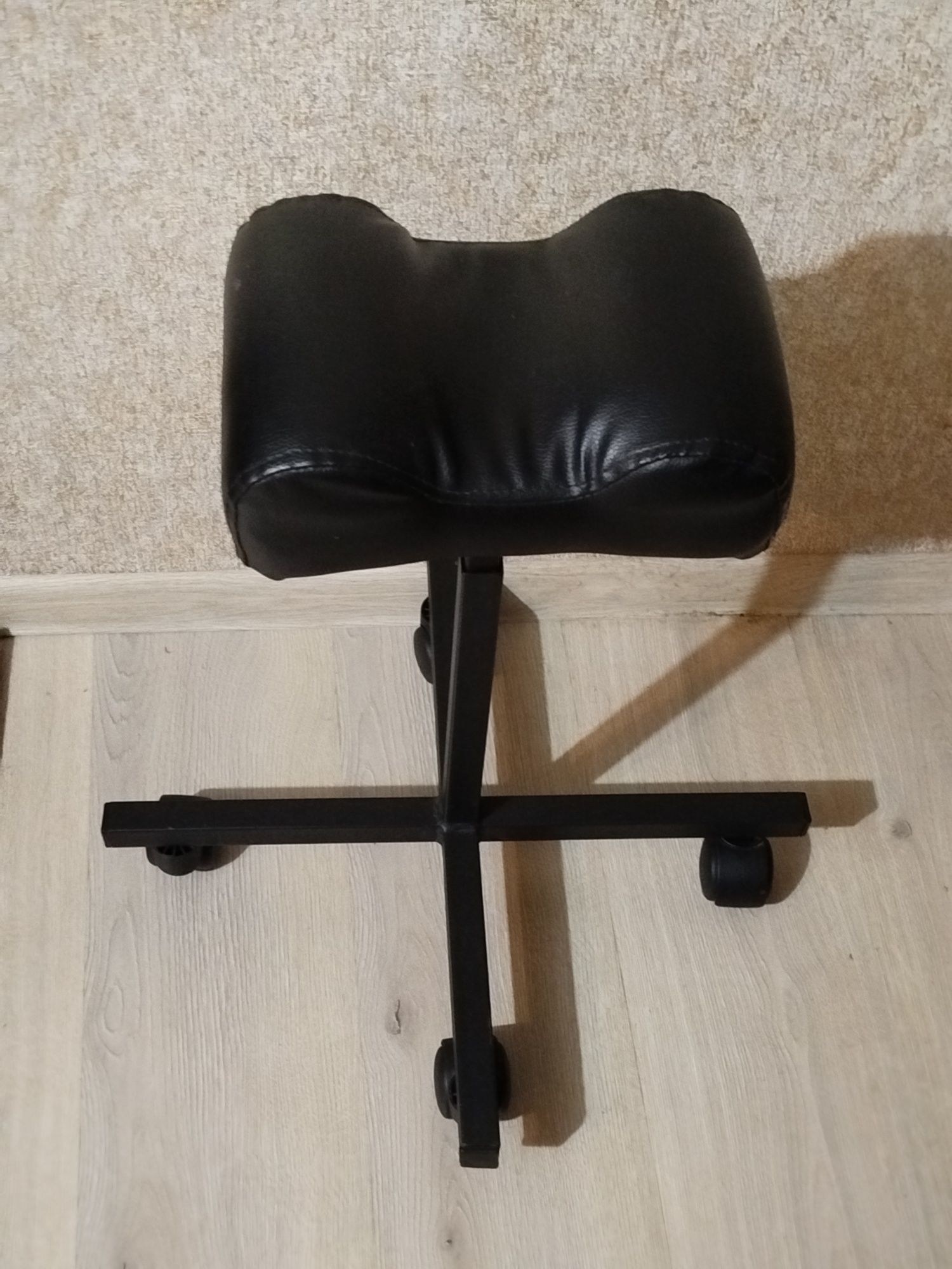 Продам подставку под ногу