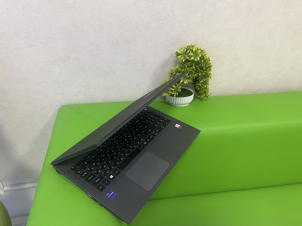 Быстрый ноутбук SSD