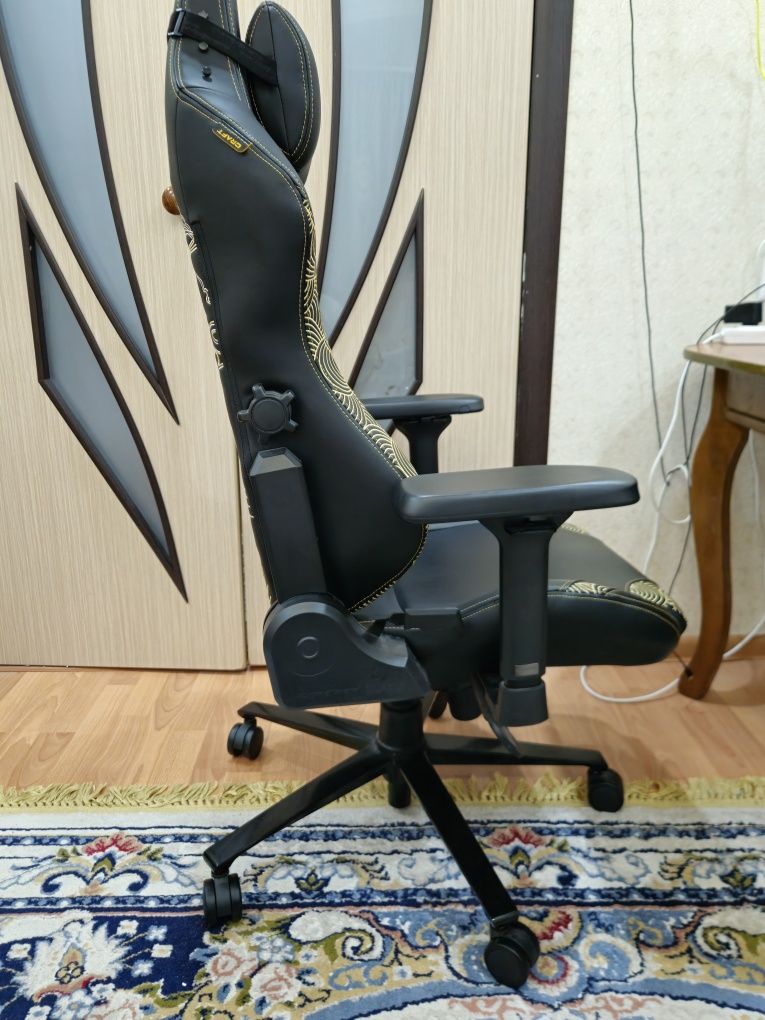 Игровое кресло dxracer craft в отличном состоянии
