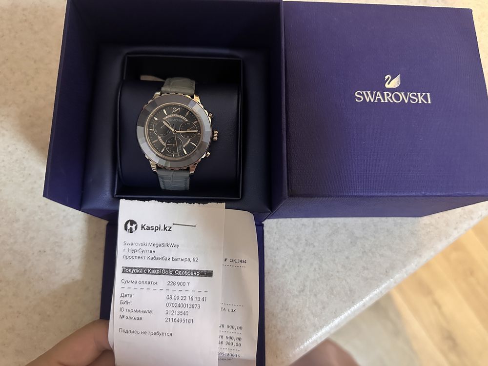 Продам часы Swarovski