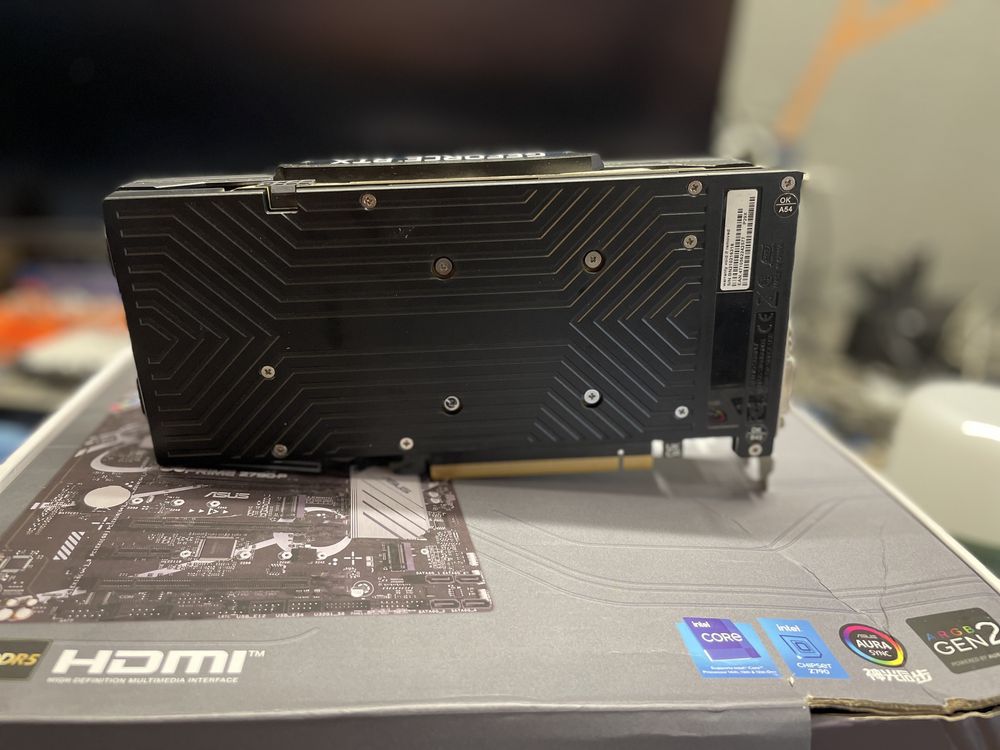 Продам видиокарту RTX 2060