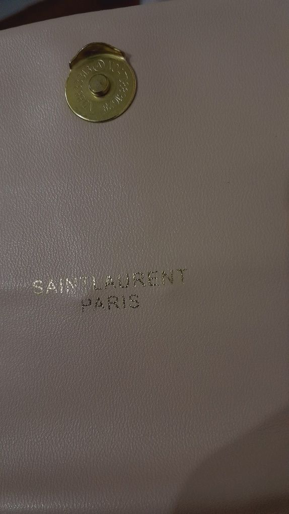 Бежевая сумка от бренда YSL