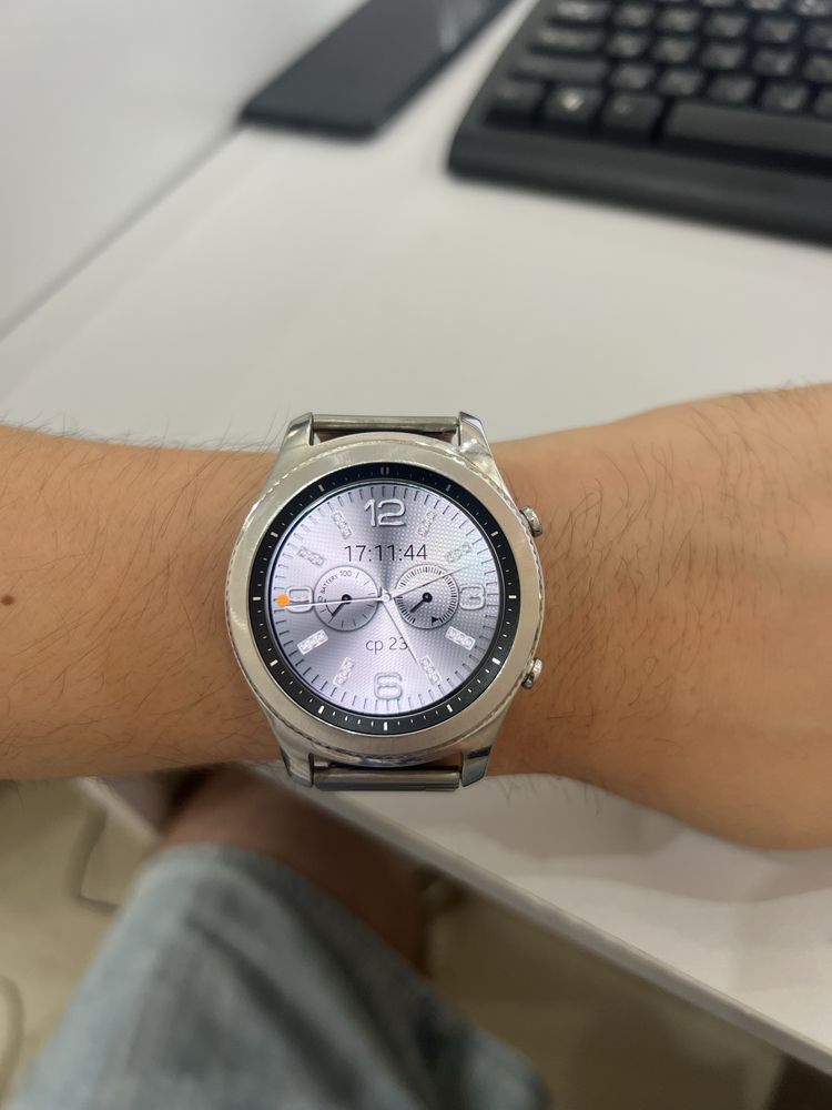 Продам смарт часы Samsung gear s3 classic