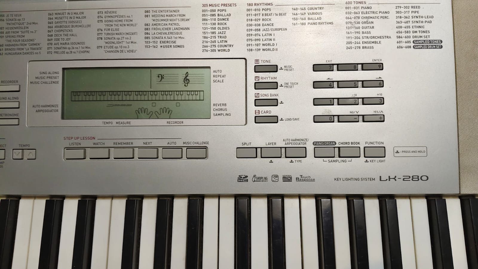 Продам синтезатор Casio