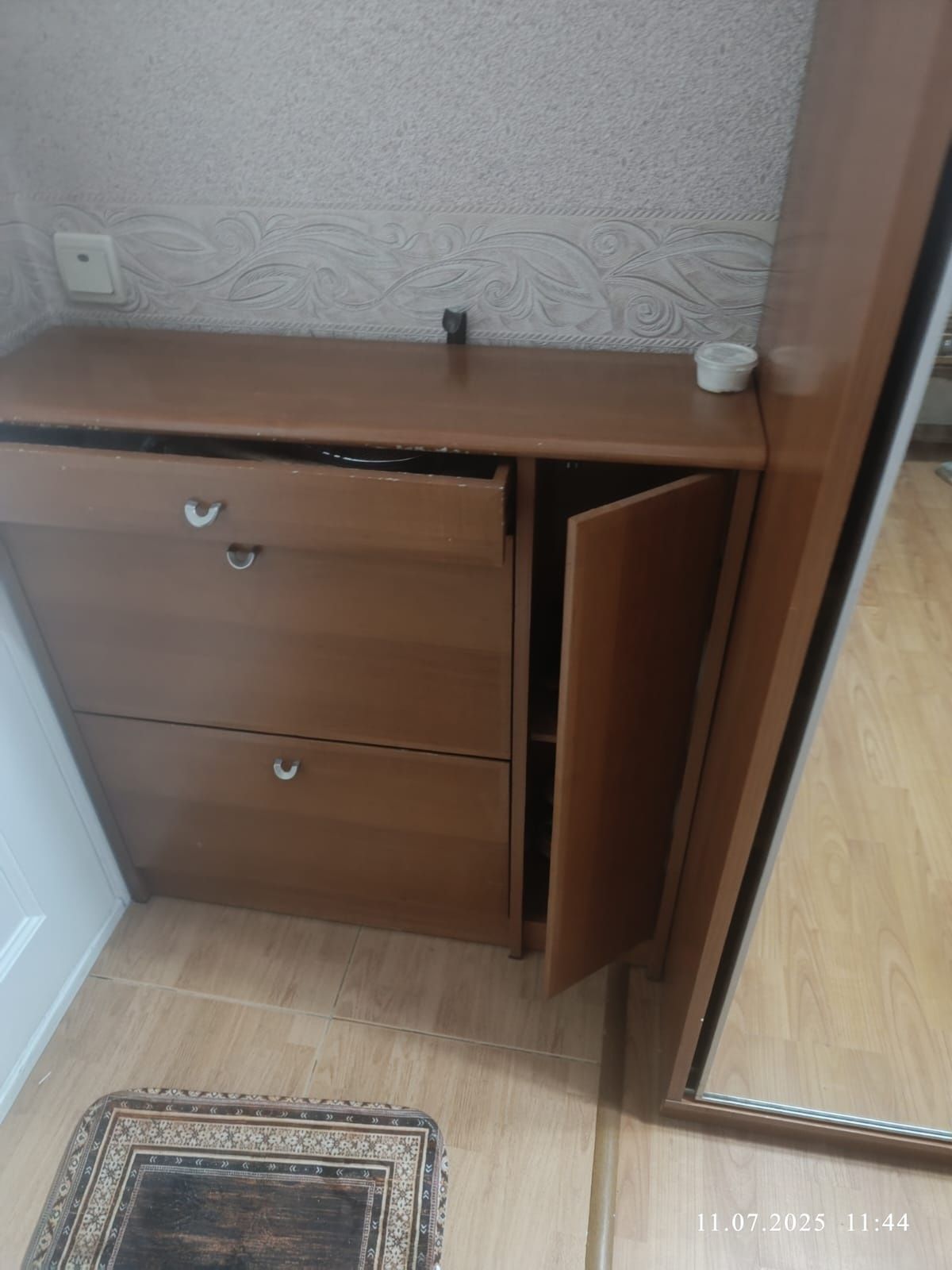 Продам шкаф и тумбу