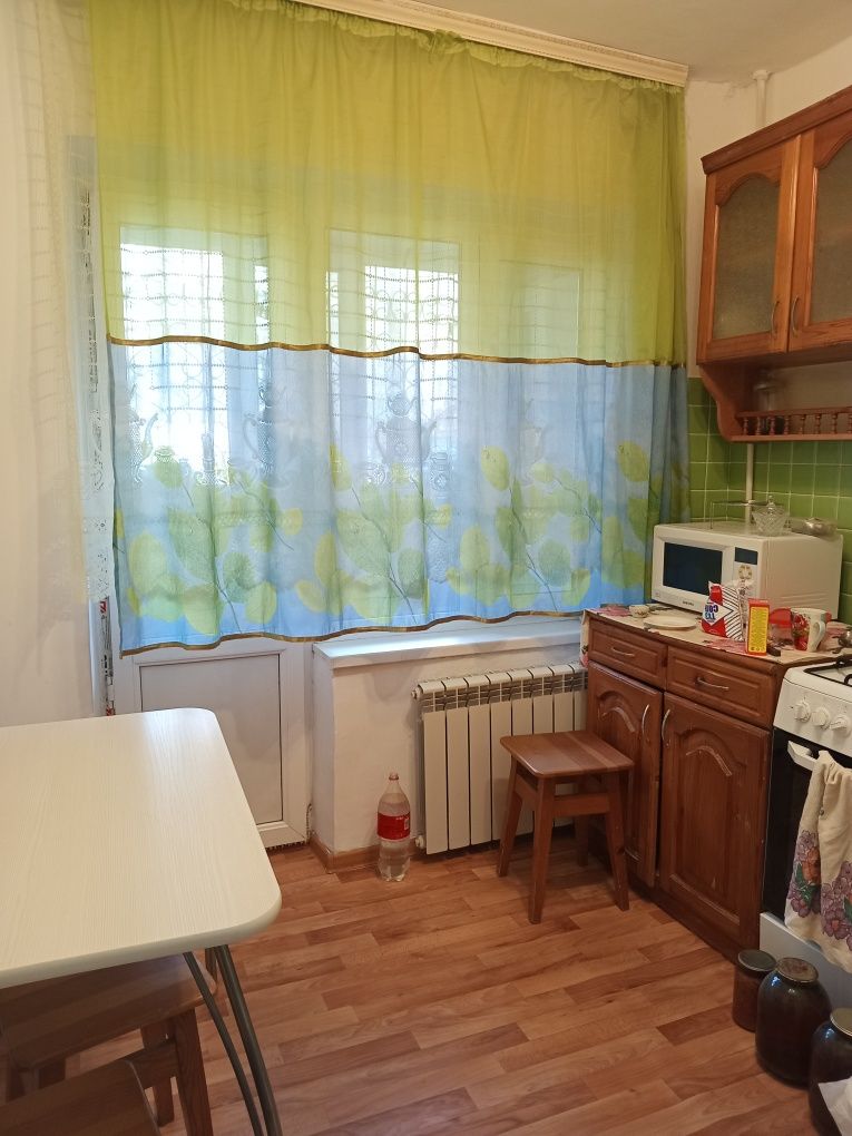 Продам трехкомнатную тёплую квартиру со всей мебелью и техникой, хозяй