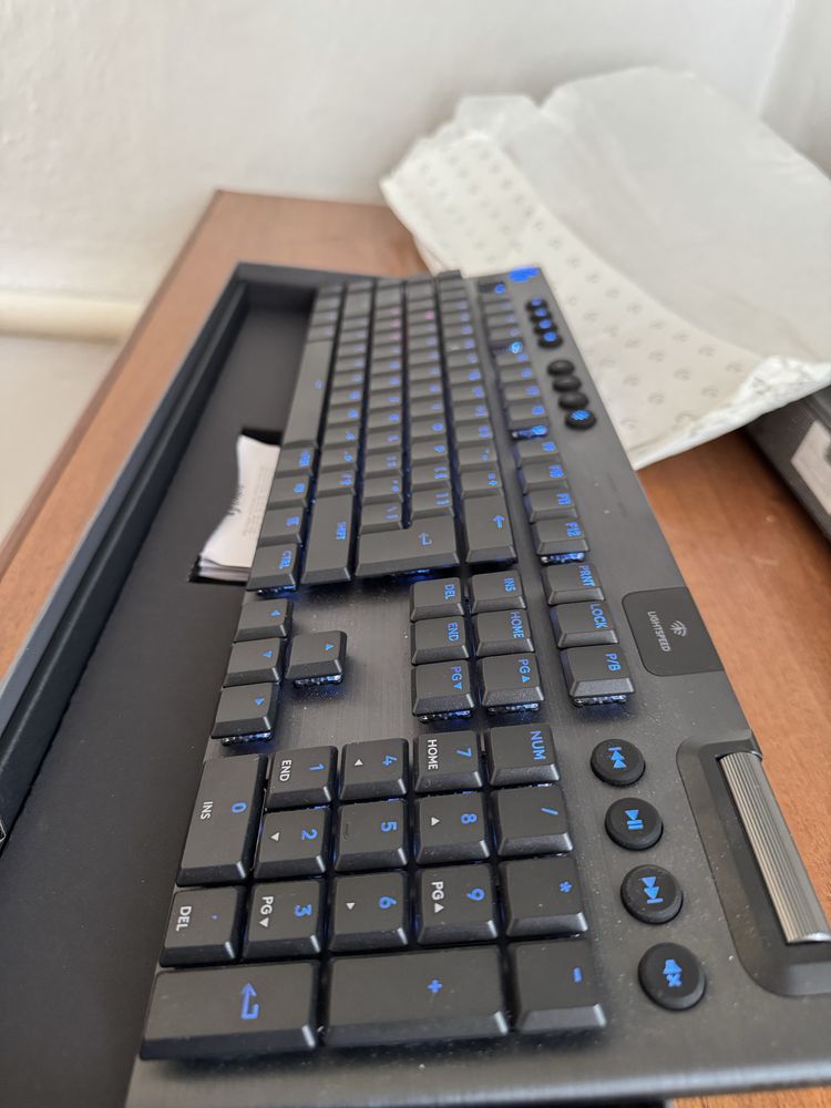 Logitech G915 X LightSpeed