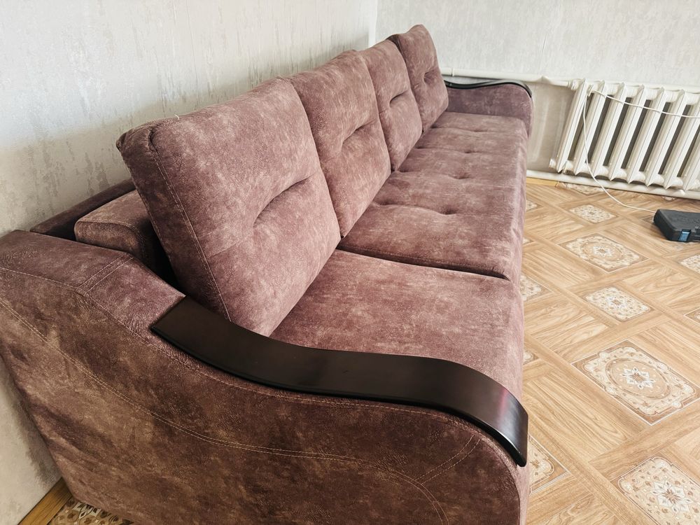 Продам диван в отличном состояний!