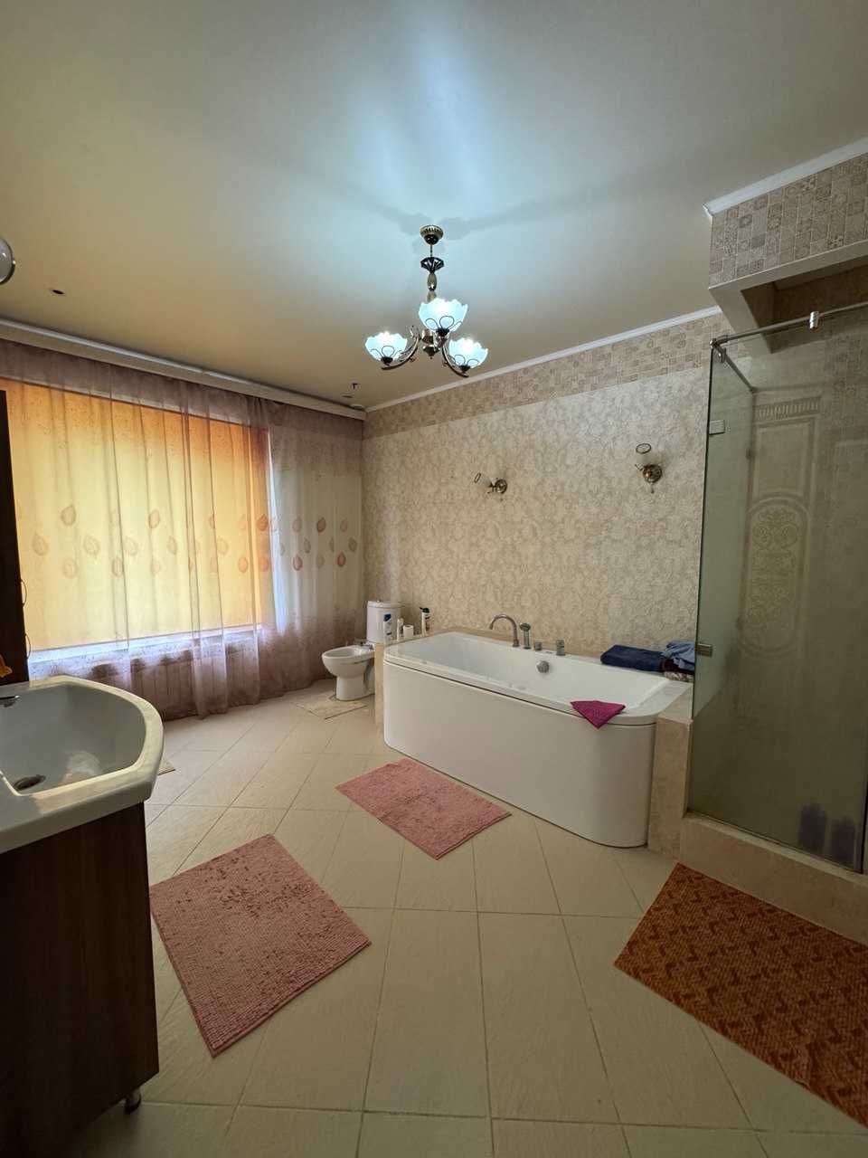 Продам коттедж в Кирпичном (600 квадратов)