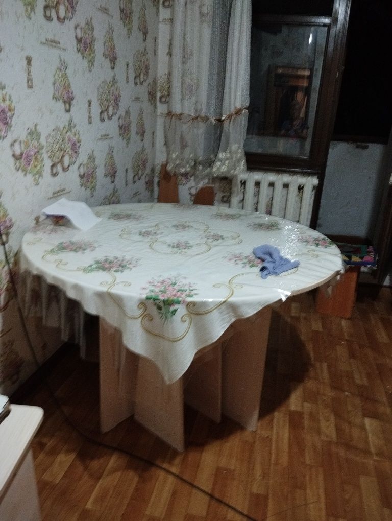 Стол круглый кухонный