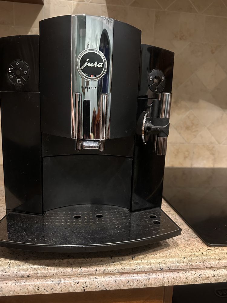 Кофеиашина JURA Impressa C9