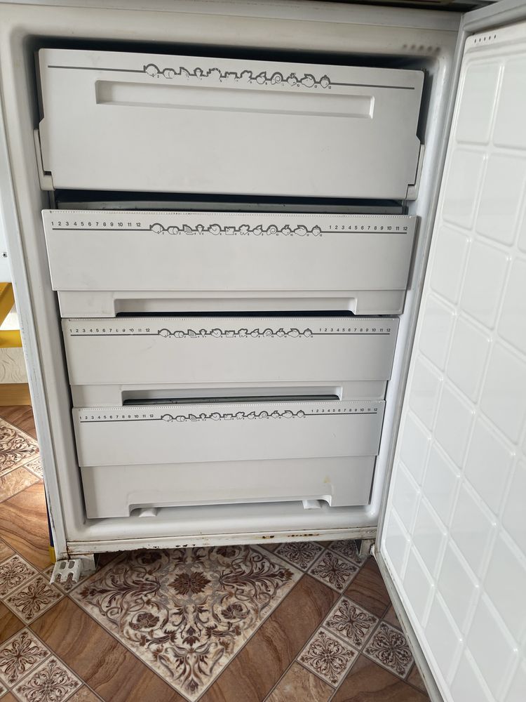 Продам морозильник Бирюса