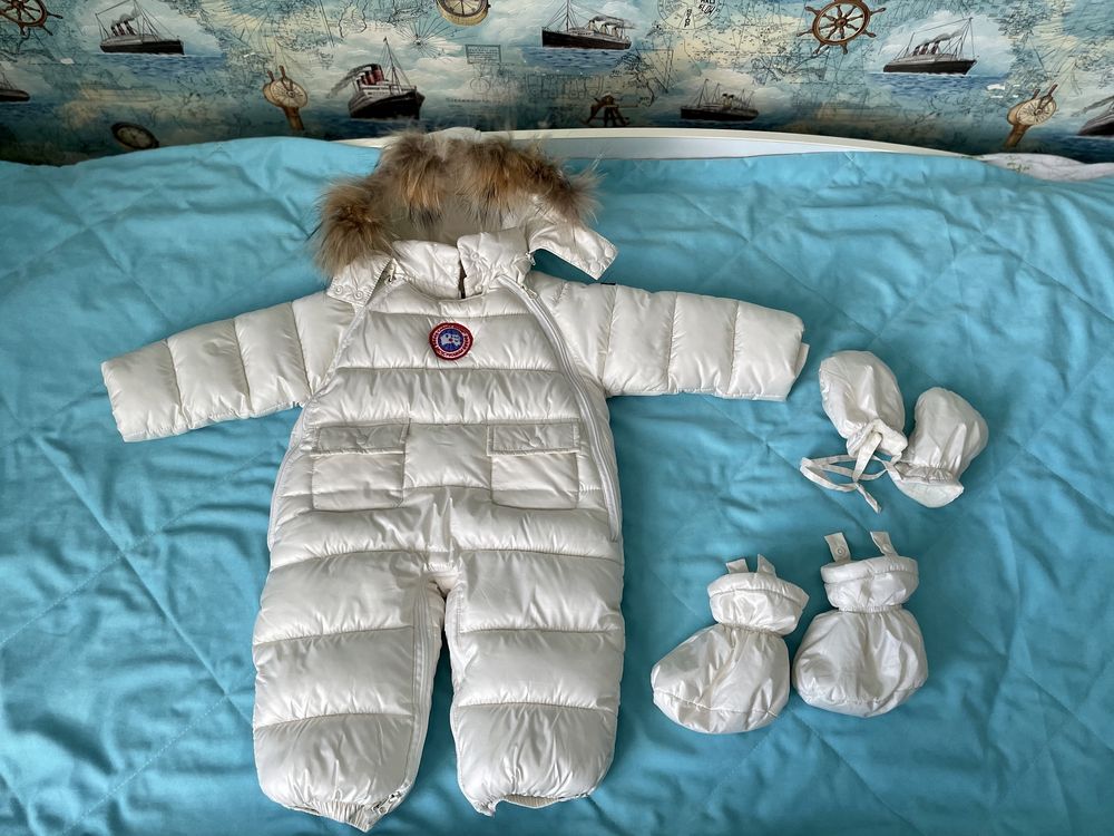 Продам детский комбинезон трансформер,фирма Canada Goose