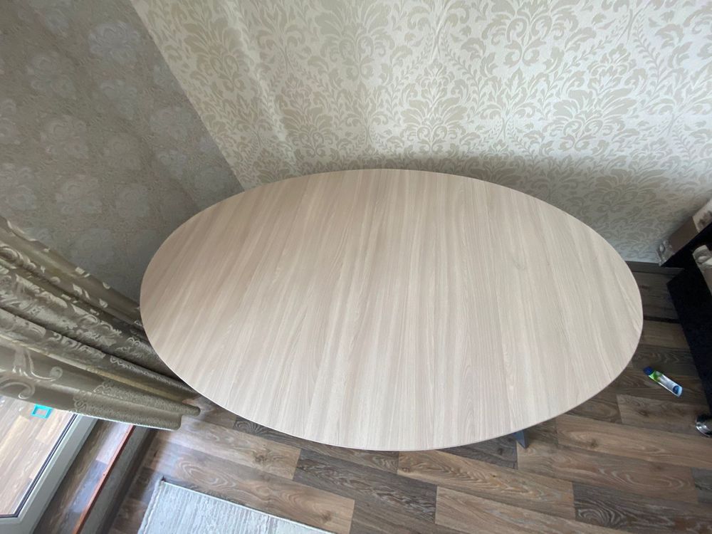 Продам стол для кухни или гостинной