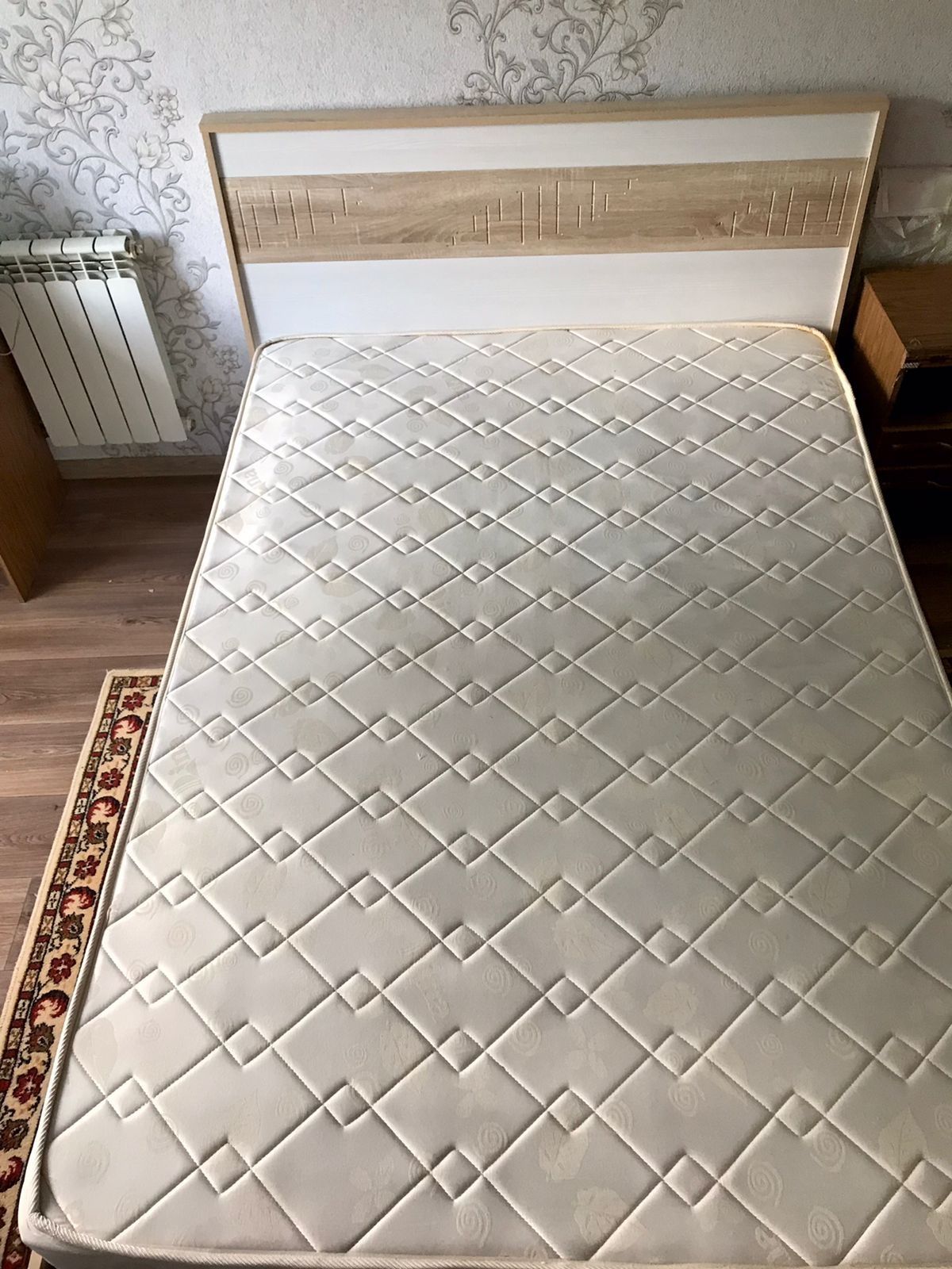 Двуспальная кровать