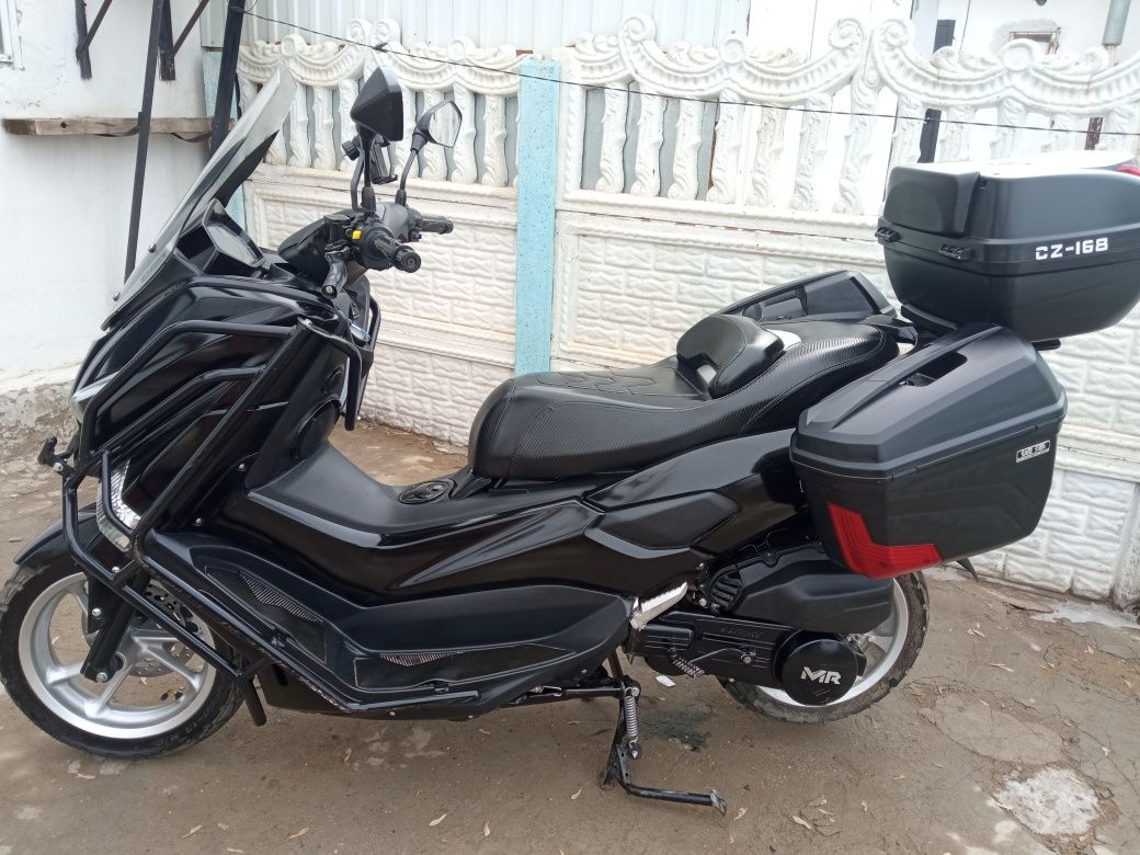 Продам скутер Нмакс