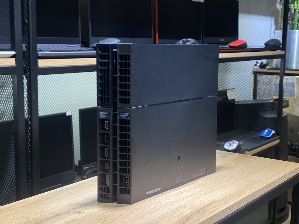 Sony PlayStation 4 FAT, 1 tb, 2 джойстика, версия 9.03, 10092/А10