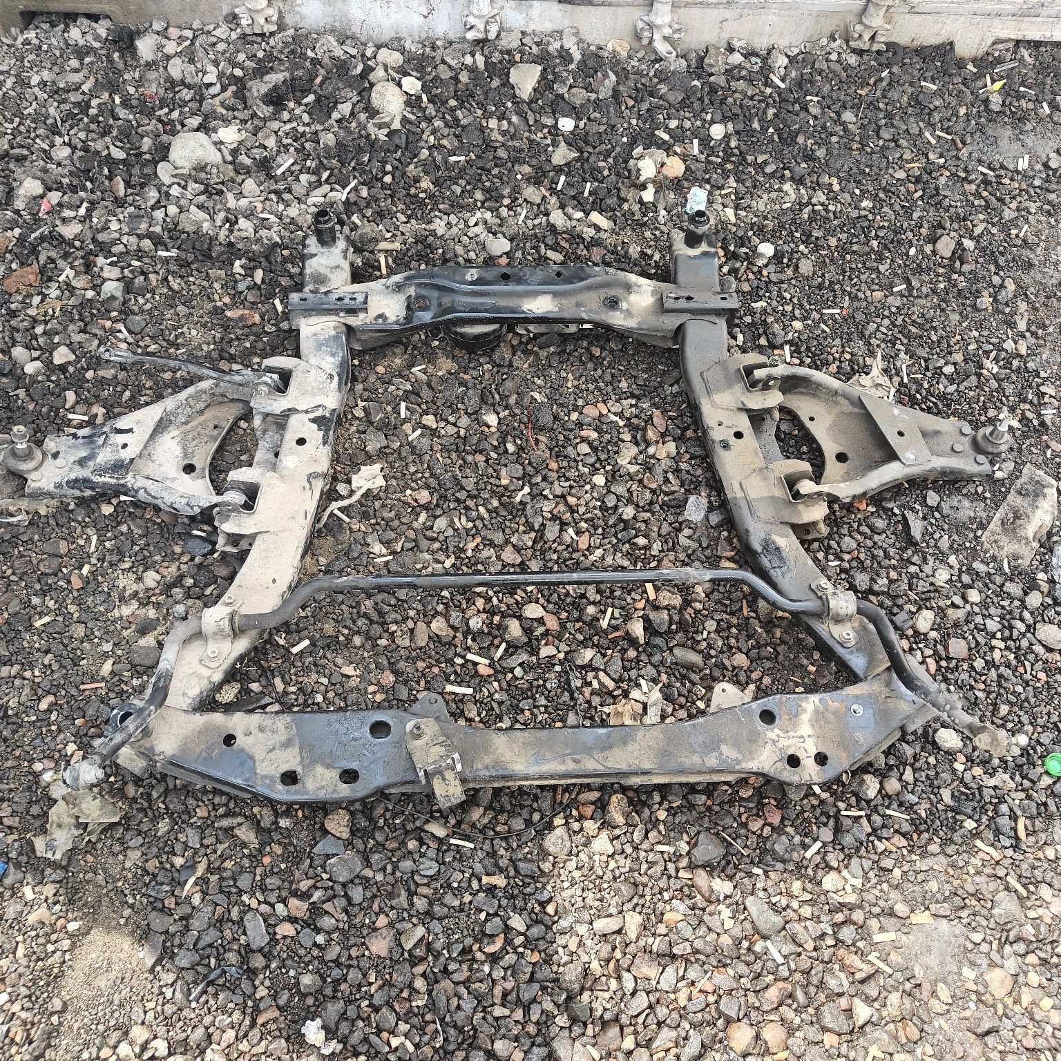балка подрамник Renault duster nissan terrano 2.0