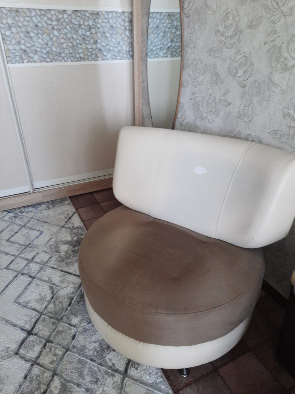 Продам угловой диван 60000