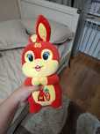 Игрушка зайка красного цвета