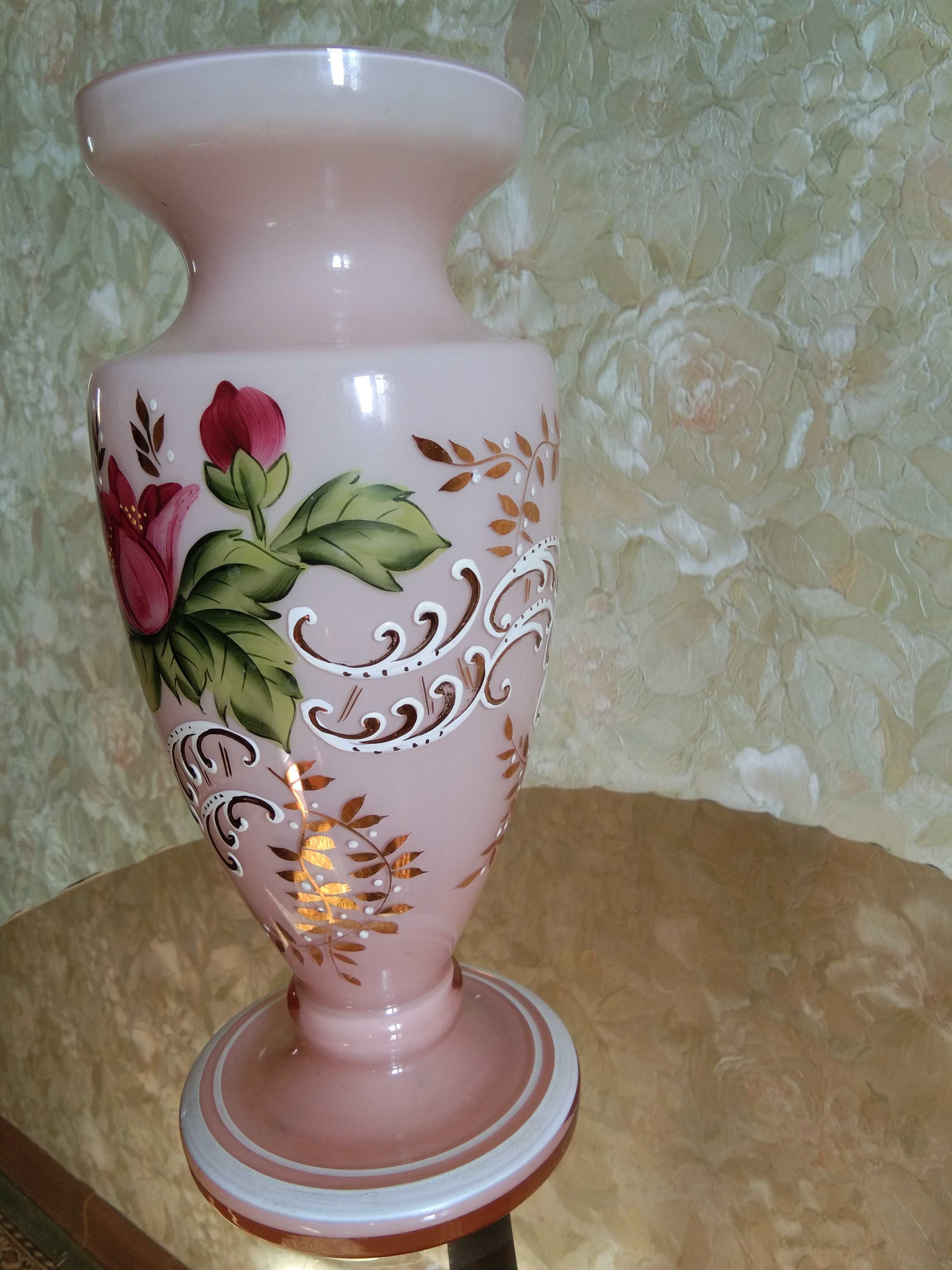 Продам вазу из чешского стекла