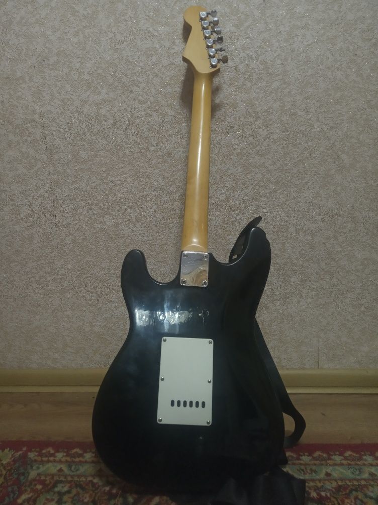 Продам электрогитару