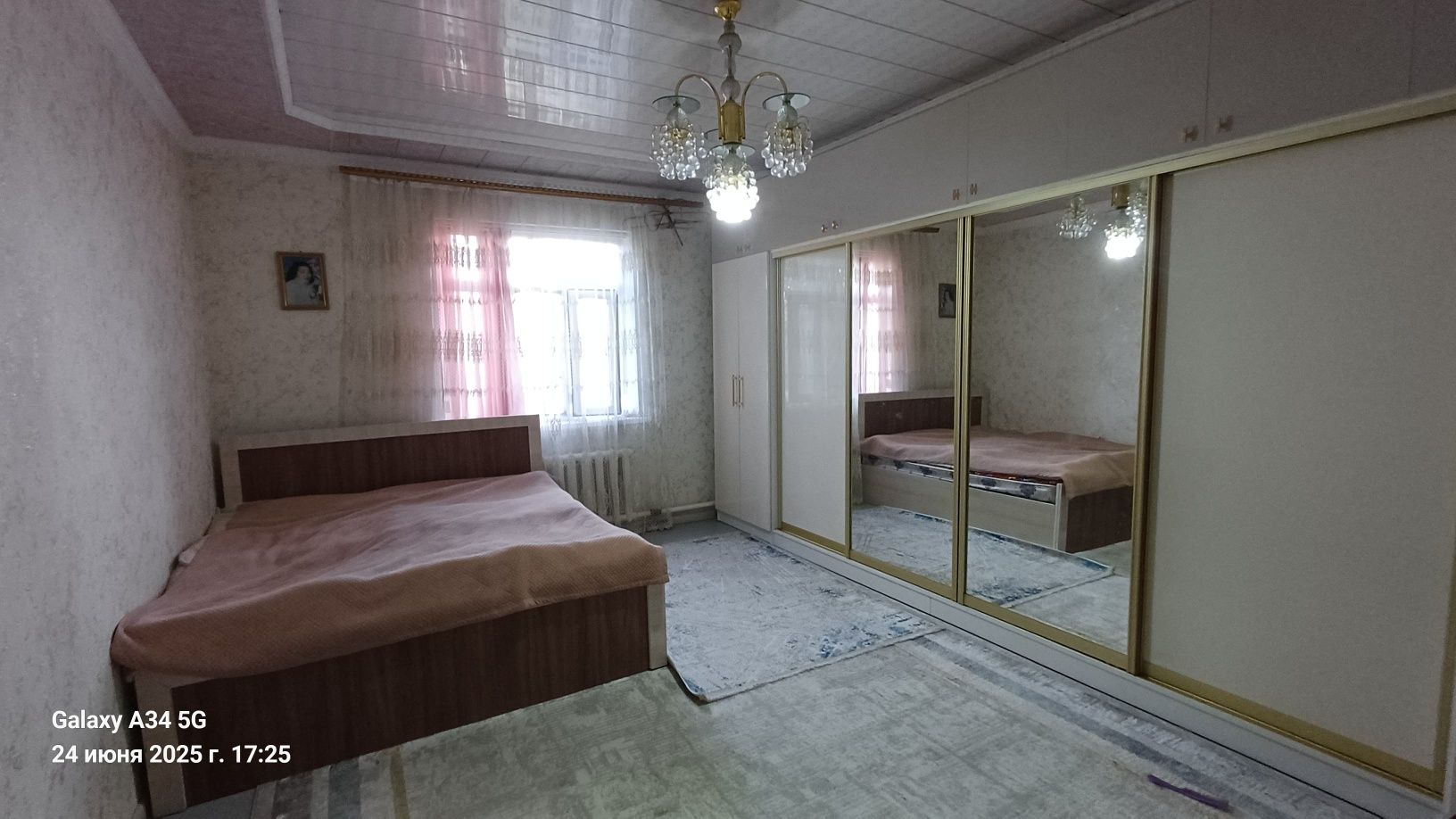 Хлопзаводта үлкен үй сатылады.
