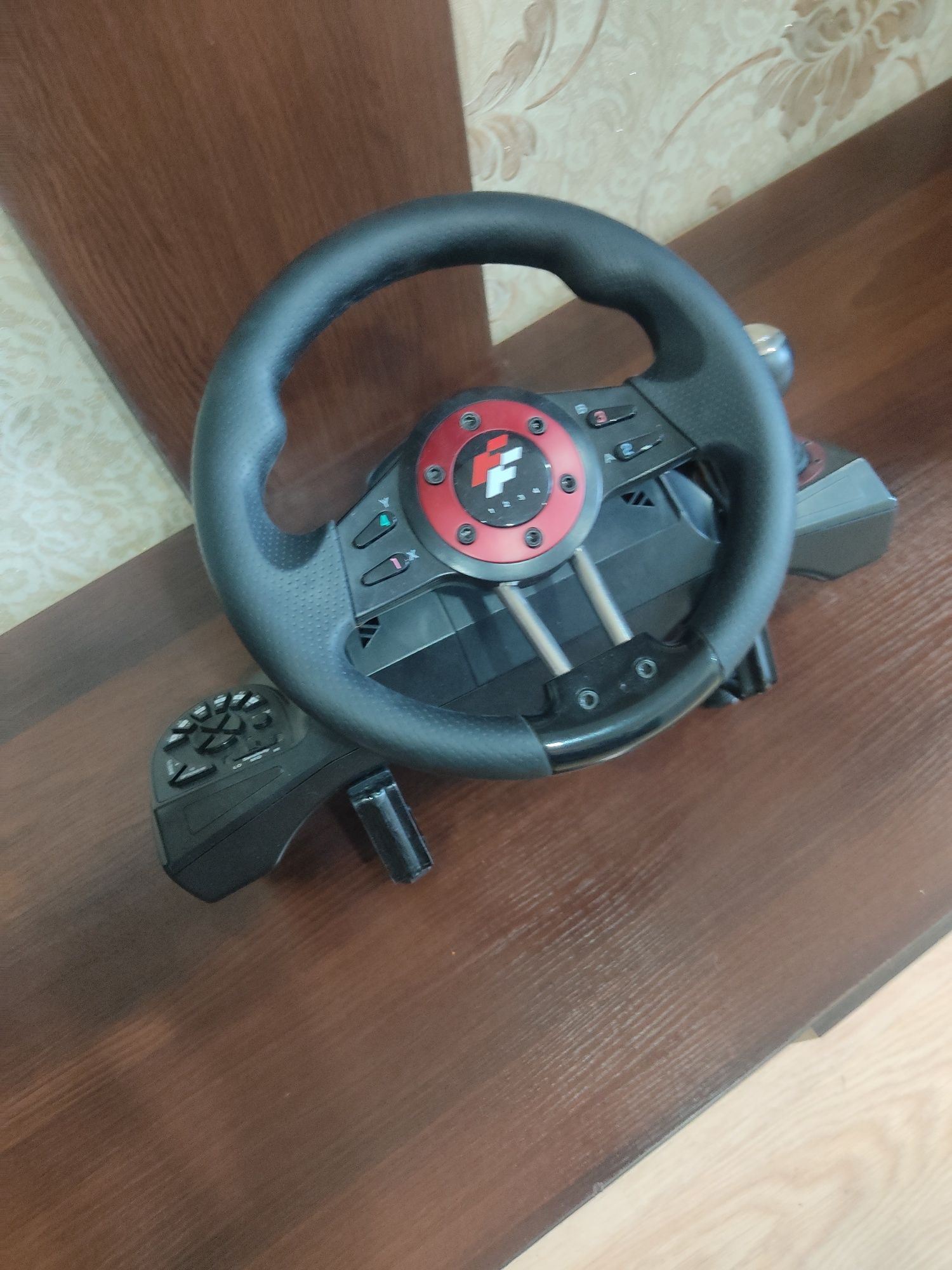 Игровой руль и педали