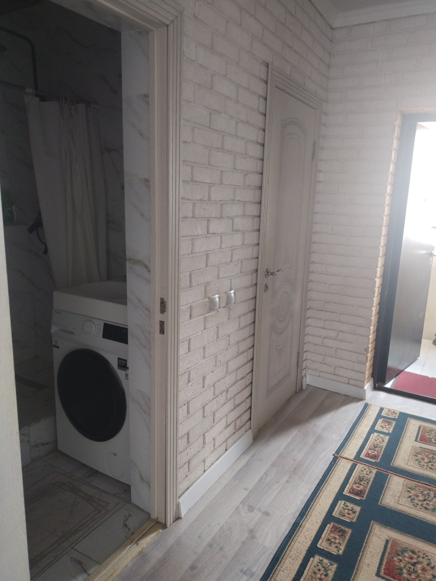 ГиперАнвардың артында  13,500