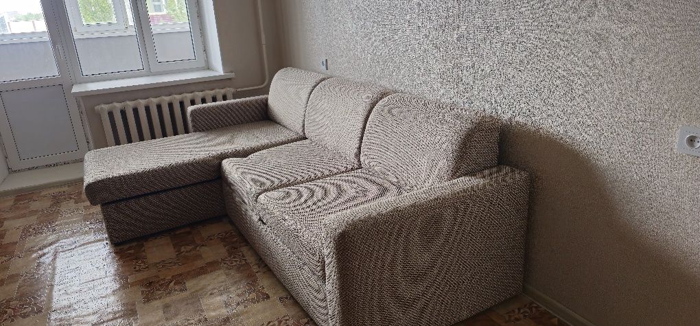Продам б/у диван в хорошем состоянии.