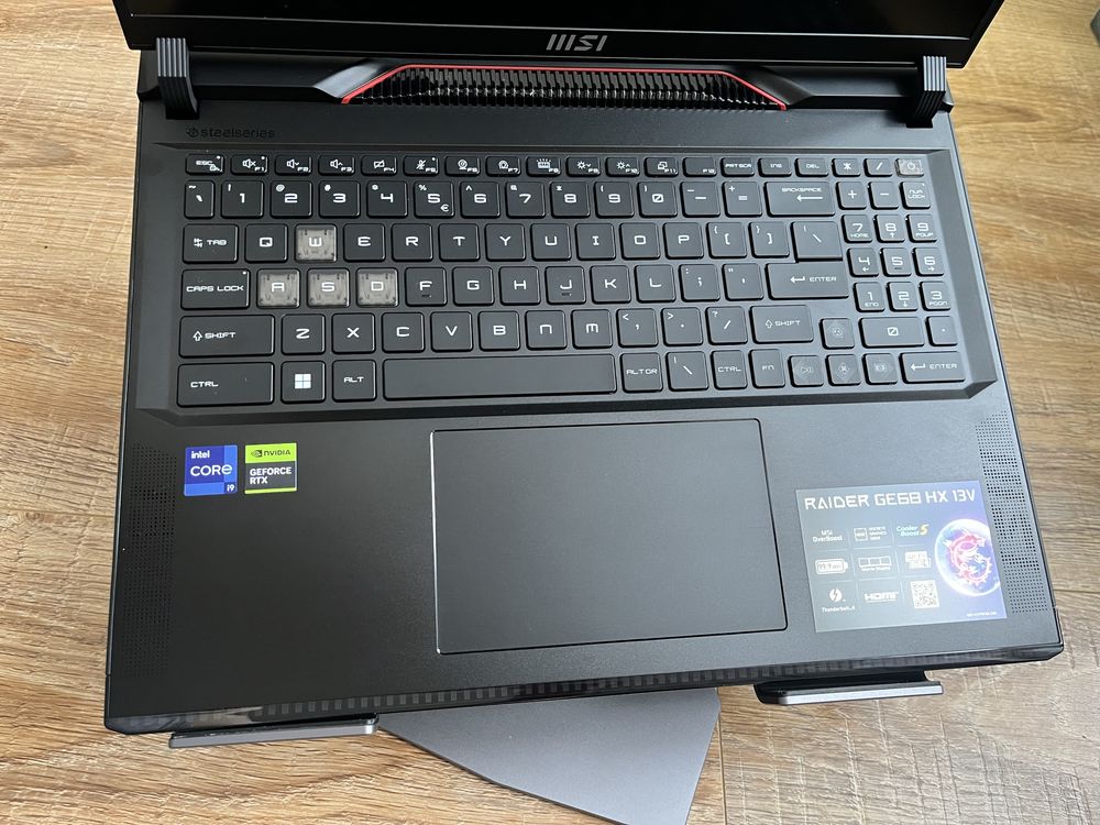MSI RAIDER GE68HX - 16” 240hz i9-13th/40GB/4060/1Tb