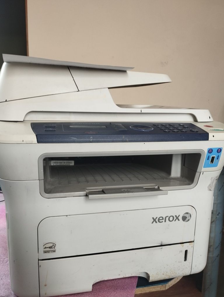 Принтер МФУ Xerox phaser 3220 в рабочем состоянии, новый картридж