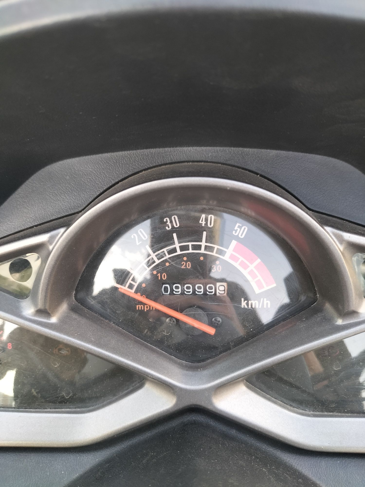 Мопед 180куб. Bennali Saber-200 Maxi galaxy