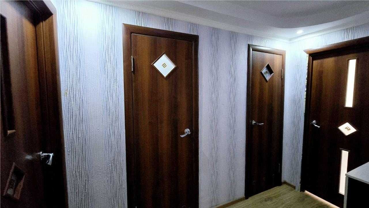 Продам 4х квартиру на 8 мкр,1 кольцо