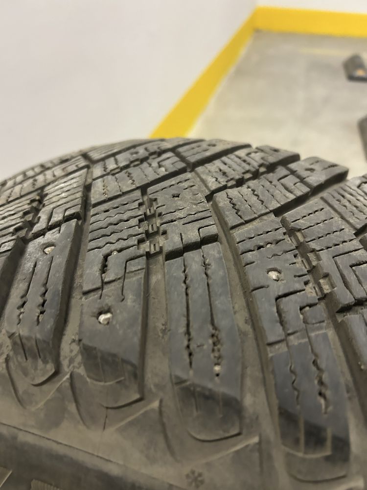 Зимние шины Goodyear 235/65 R17