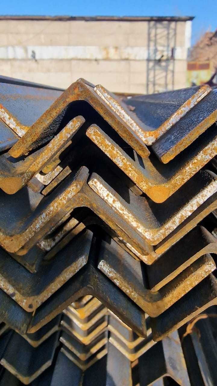 Уголок стальной от МЕТАЛЛОБАЗА №1 — от 20×20 до 200×200, длина 6–12 м