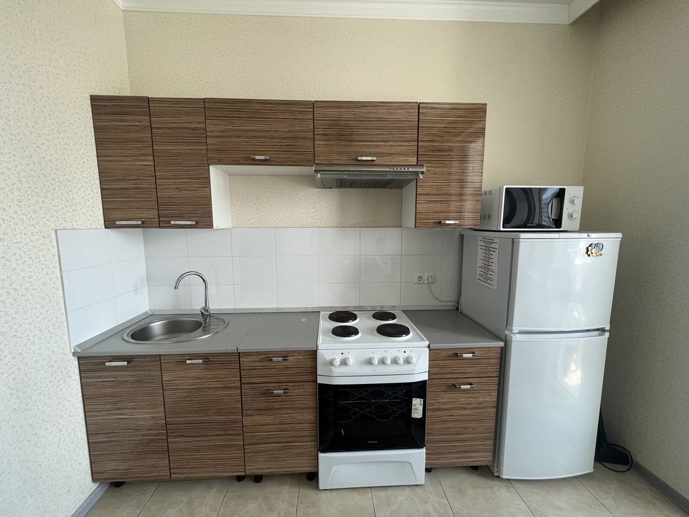Продам Кухонный гарнитур (полностью)